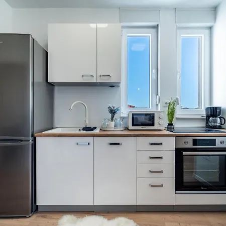 2 Bedroom Lovely In 公寓 扎达尔