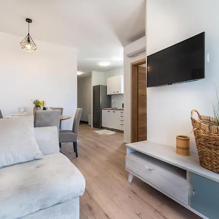 2 Bedroom Lovely In * 扎达尔