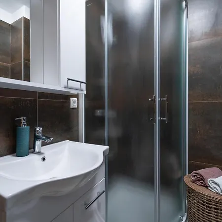 2 Bedroom Lovely In 公寓 扎达尔