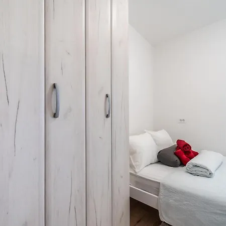 2 Bedroom Lovely In 扎达尔