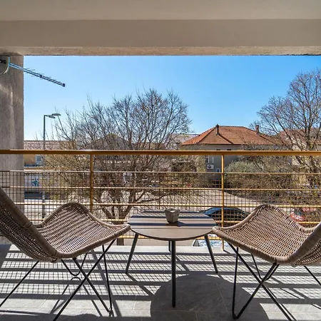 公寓 2 Bedroom Lovely In *