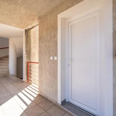 2 Bedroom Lovely In